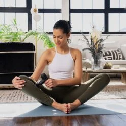 Lola Massage Gun, Black -Gymstick Salgsbutik 2020 13 LOLA Lola Massage GunBlack 0223 2 1