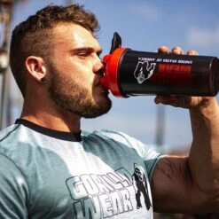 Gorilla Wear Shaker XXL 1000 Ml, Black/Red -Gymstick Salgsbutik 9916490500 shaker xxl 1000 ml black red 5